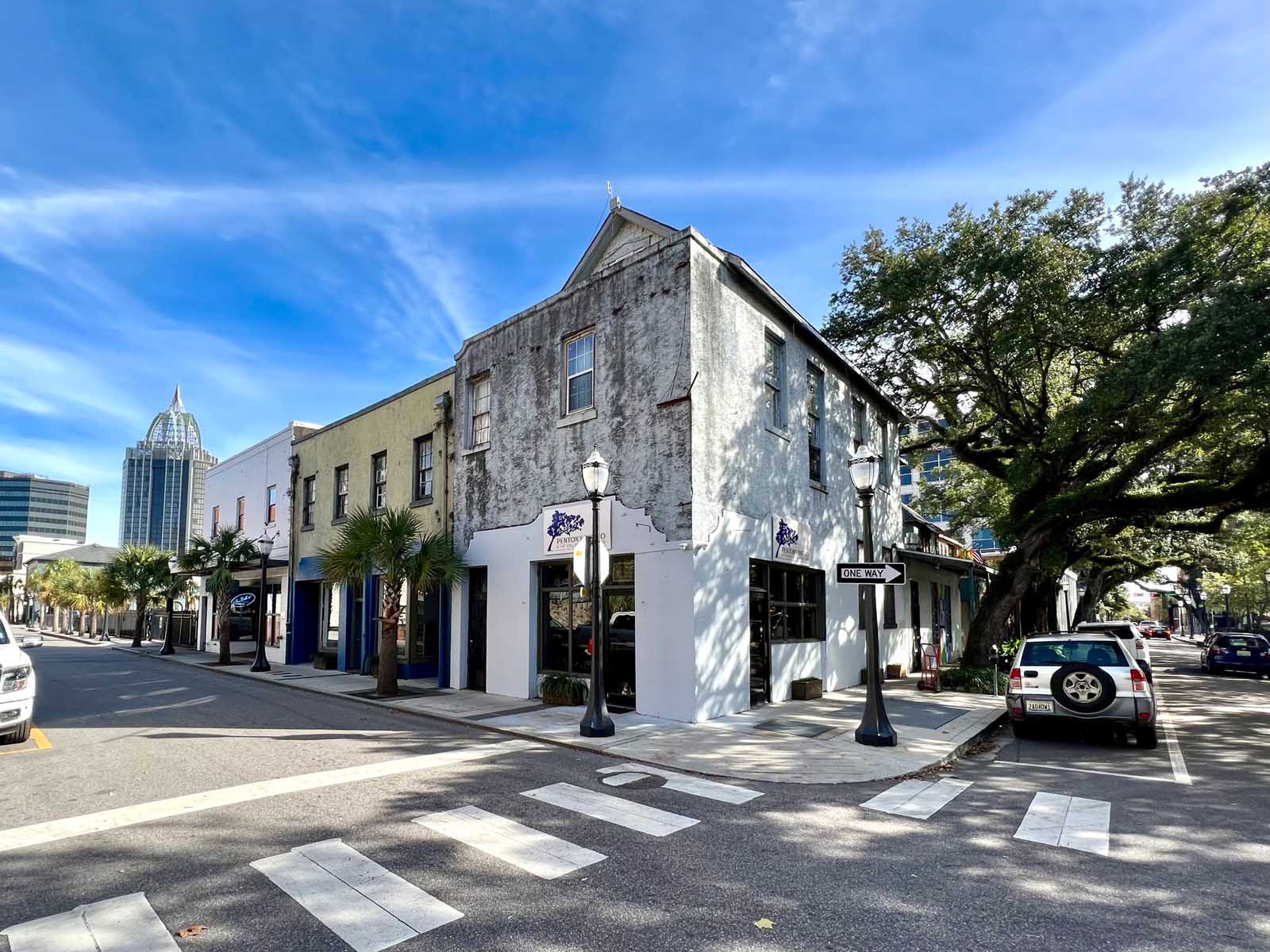 Penton&rsquo;s Bistro &amp; The King Bleu Corner Bar Opens In Downtown Mobile
