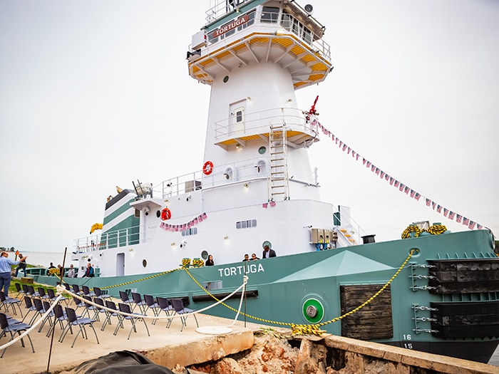MASTER BOAT BUILDERS DELIVERS TUGBOAT