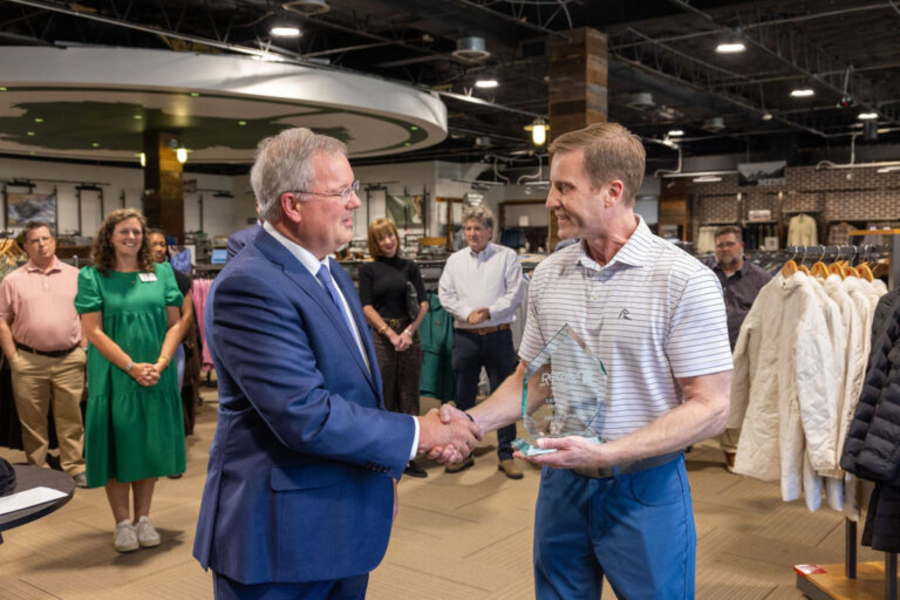 ALABAMA OUTDOORS PRESIDENT NAMED SILVER ALABAMA RETAILER OF THE YEAR