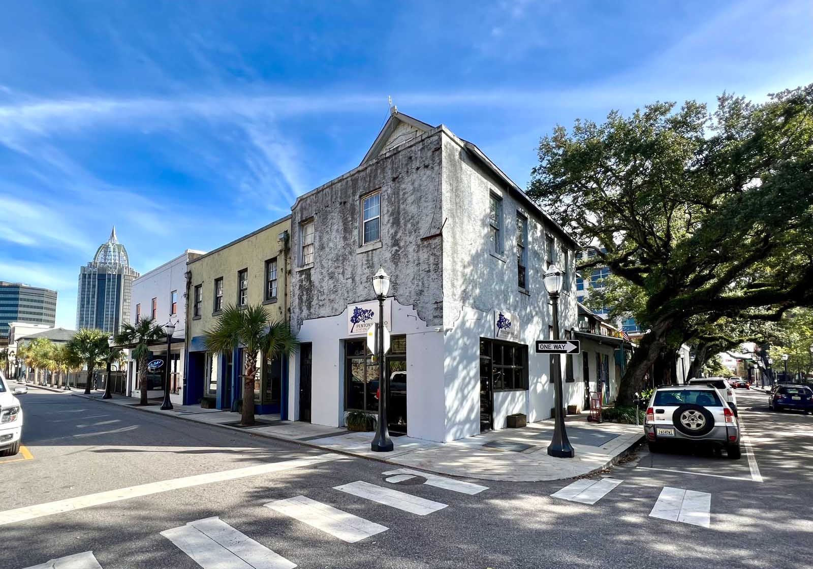 Penton&rsquo;s Bistro &amp; The King Bleu Corner Bar Opens In Downtown Mobile
